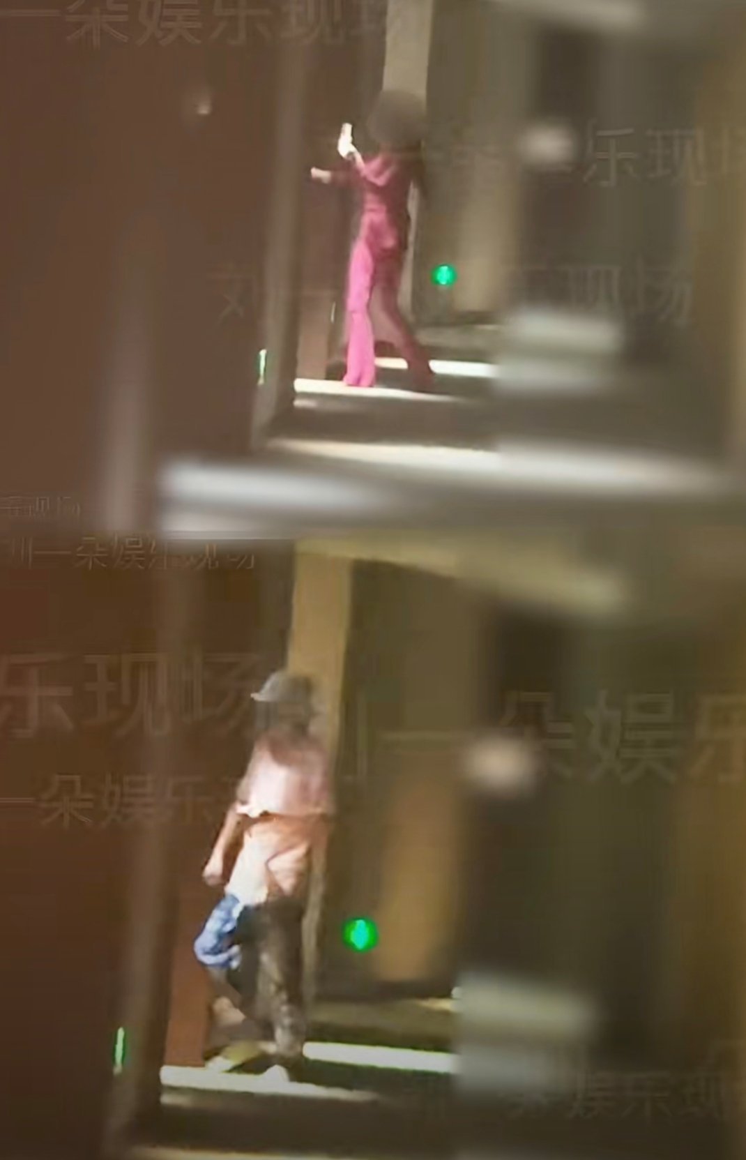 曝包贝尔出轨狗仔放出视频，拍到包贝尔和红发女子同吃火锅，深夜进入对方酒店房间，待