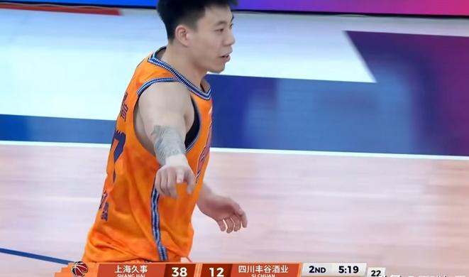 CBA常规赛第七轮诞生了一项尴尬纪录，有三名球员全场零得分，本赛季加盟上海队的张