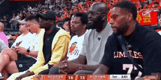 广东男篮主场高朋满座！今天晚上，广东男篮将在主场对阵北京男篮。相较以往比赛不同