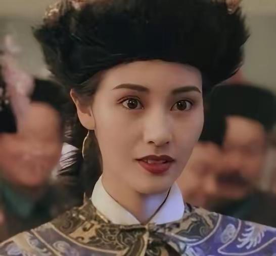 2008年，许晋亨执意娶李嘉欣为妻。父亲放下狠话，“你要是真的娶了她，我的400