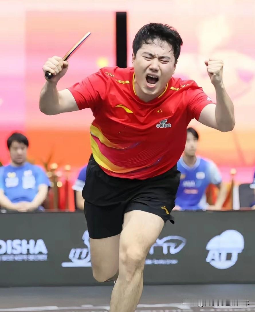 WTT多哈冠军赛男单1/8决赛：梁靖崑VS陈垣宇。图片是梁靖崑的精彩