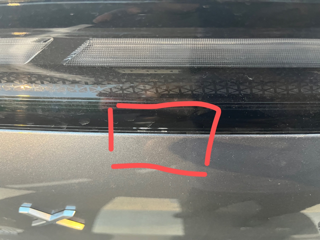 小鹏G6品控堪忧，店大欺客提车半个月车辆品控堪忧，最严重有2个1外后视镜油漆