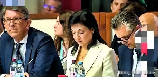 要毁掉一个民族，只需让一些情感大于理性的女性政客上台。德国经济部长凯琳娜，就做