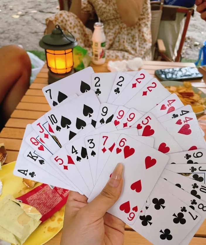 我打牌输了12万块，老公打了我几个耳光，我去了外地7个月，他没联系我，我也没联系