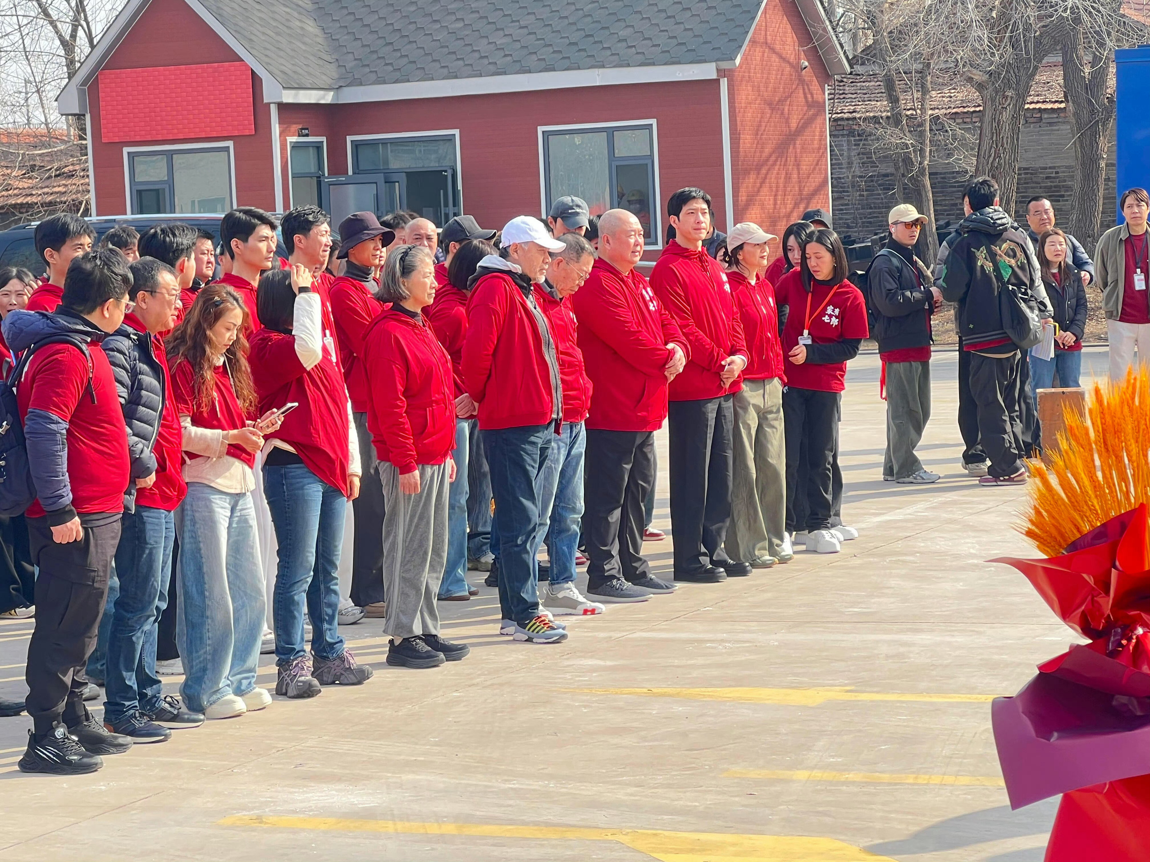 井柏然高圆圆开机同框《家有七郎》开机：陈宝国井柏然高圆圆领衔主演：陈宝国、井柏