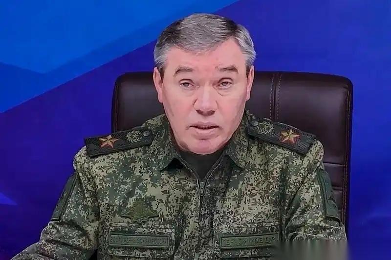 当地时间4月21号，俄罗斯突然抛出一枚重磅消息，俄军总参谋长格拉西莫夫亲自出面，