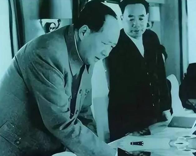 1979年，有人念及过往功绩，提议继续保留汪东兴的领导职务，但陈云态度鲜明，直言