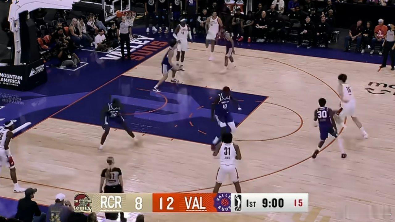 有一说一，杨瀚森我早期对他还是很看好，然后后来大家也看到了这哥们有点儿飘，不思进