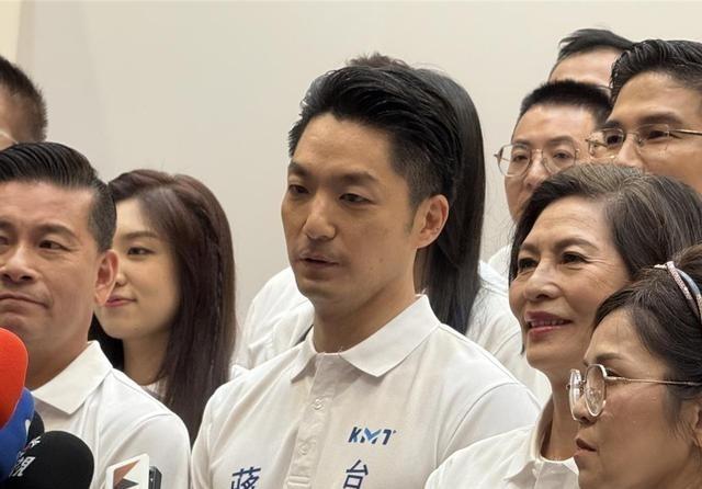 蒋万安呛“台独”谬论。台媒报道，台陆委会副主委梁文杰18日宣称凤梨释迦“台湾人