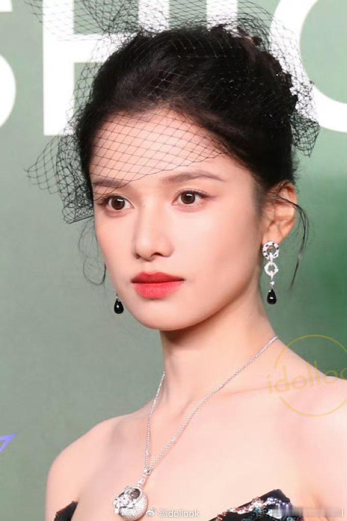 Vogue盛典红毯高级珠宝牌之脸~第一眼看到了哪个明星的珠宝[捂眼睛][捂眼睛]​​​