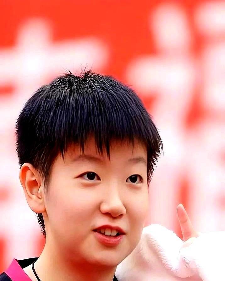 孙颖莎已经意识到了体能师最近发现了个小变化——这姑娘自从论文搞定之后，睡觉明显