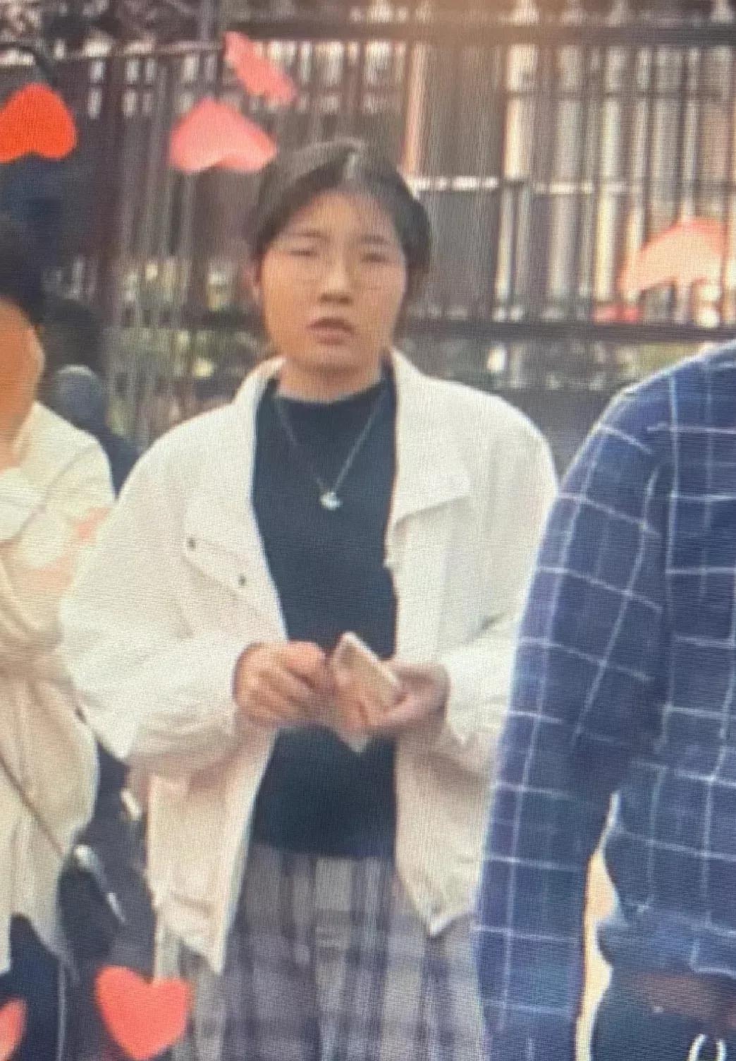 大沙坑失踪的孙小梦才23岁，是家中的独生女，失联的路段有废弃的民房和坟地，她什么