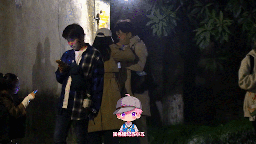 蓝盈莹新恋情这男的感觉挺普通的，应该不是蓝盈莹新男友吧[并不简单]​​​