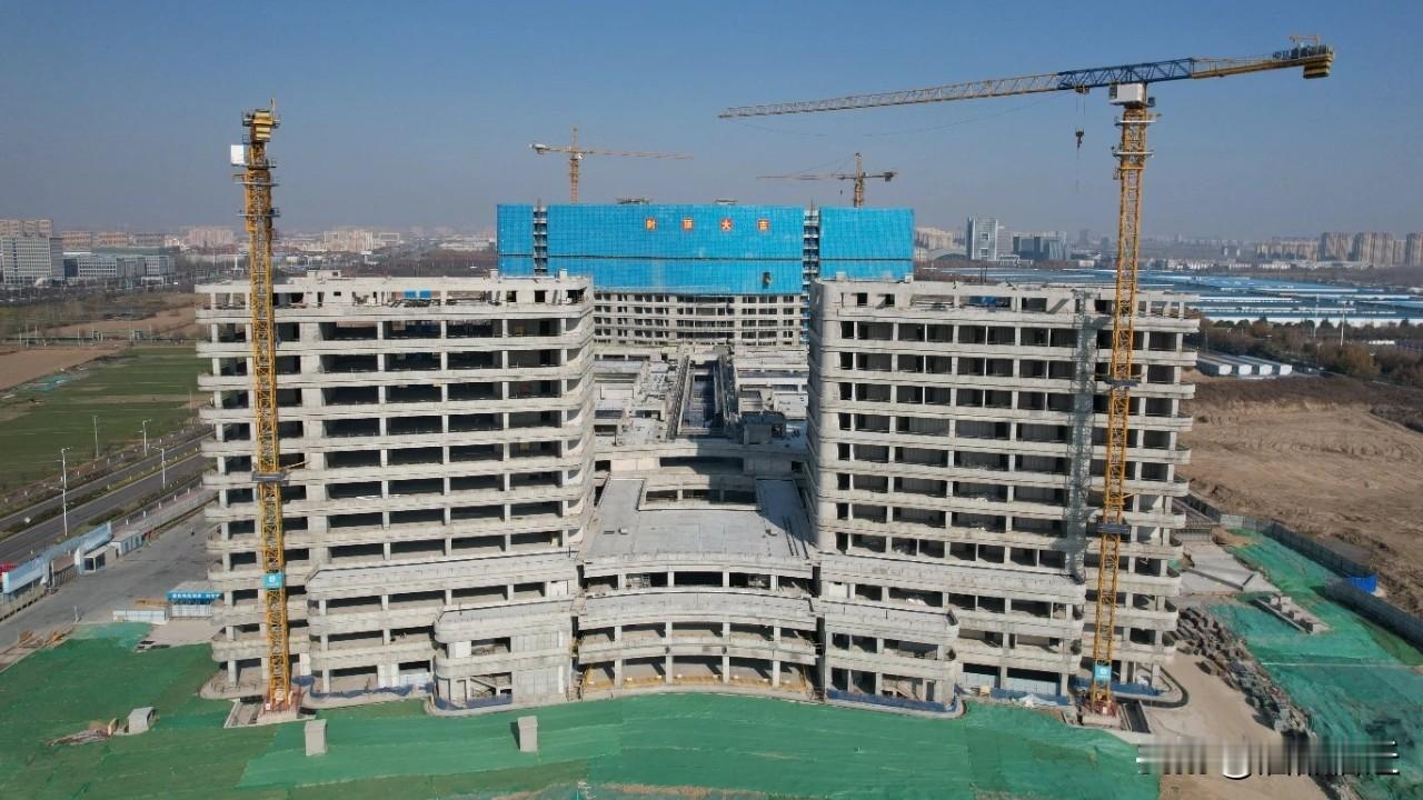 近日，国家区域医疗中心江苏省人民医院宿迁医院项目主体结构全面封顶。该项目是宿