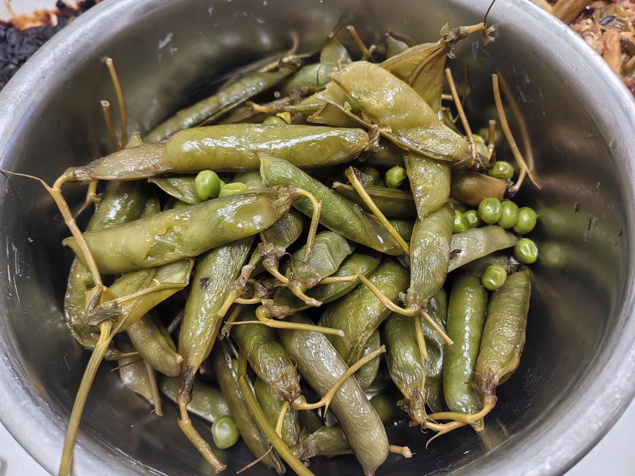 今天我下班早，买水果，又给老伴办了一张聚家乐的卡，老伴爱吃甜瓜，有会员卡一斤就便