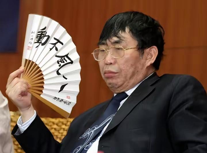 我只嫉妒聂卫平一件事不是他横扫棋坛的战绩，也不是“聂旋风”的威名，更不是抗