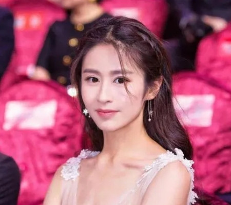 那年，杨子投资5000w想捧红21岁的颖儿，为了让她火，杨子拉来黄圣依给她当配角