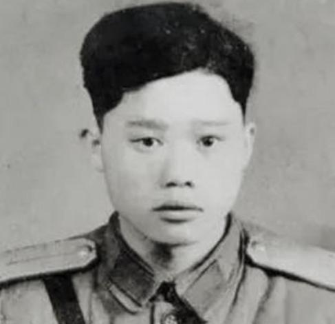 1951年1月28日，志愿军战士潘天炎在朝鲜战场因生理需求到附近草丛，返回时发现