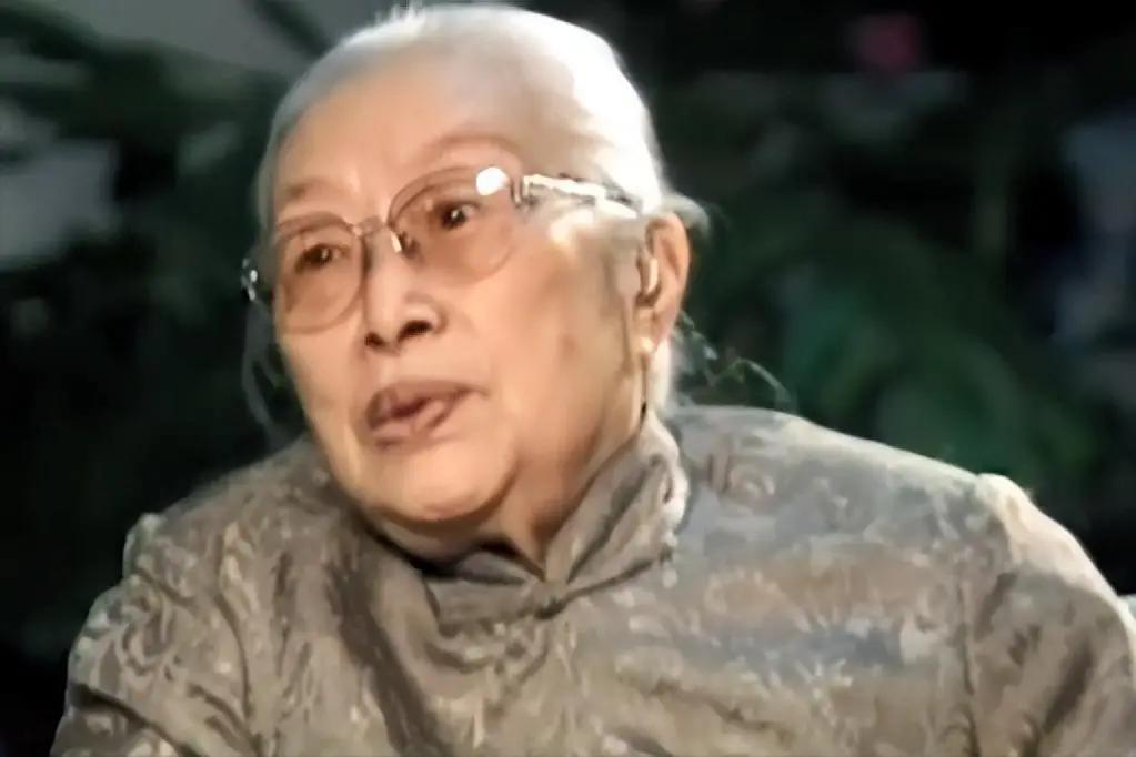 2010年，92岁的傅涯病危，把几个子女叫到病床前，留下了一句遗言：“我走之后，