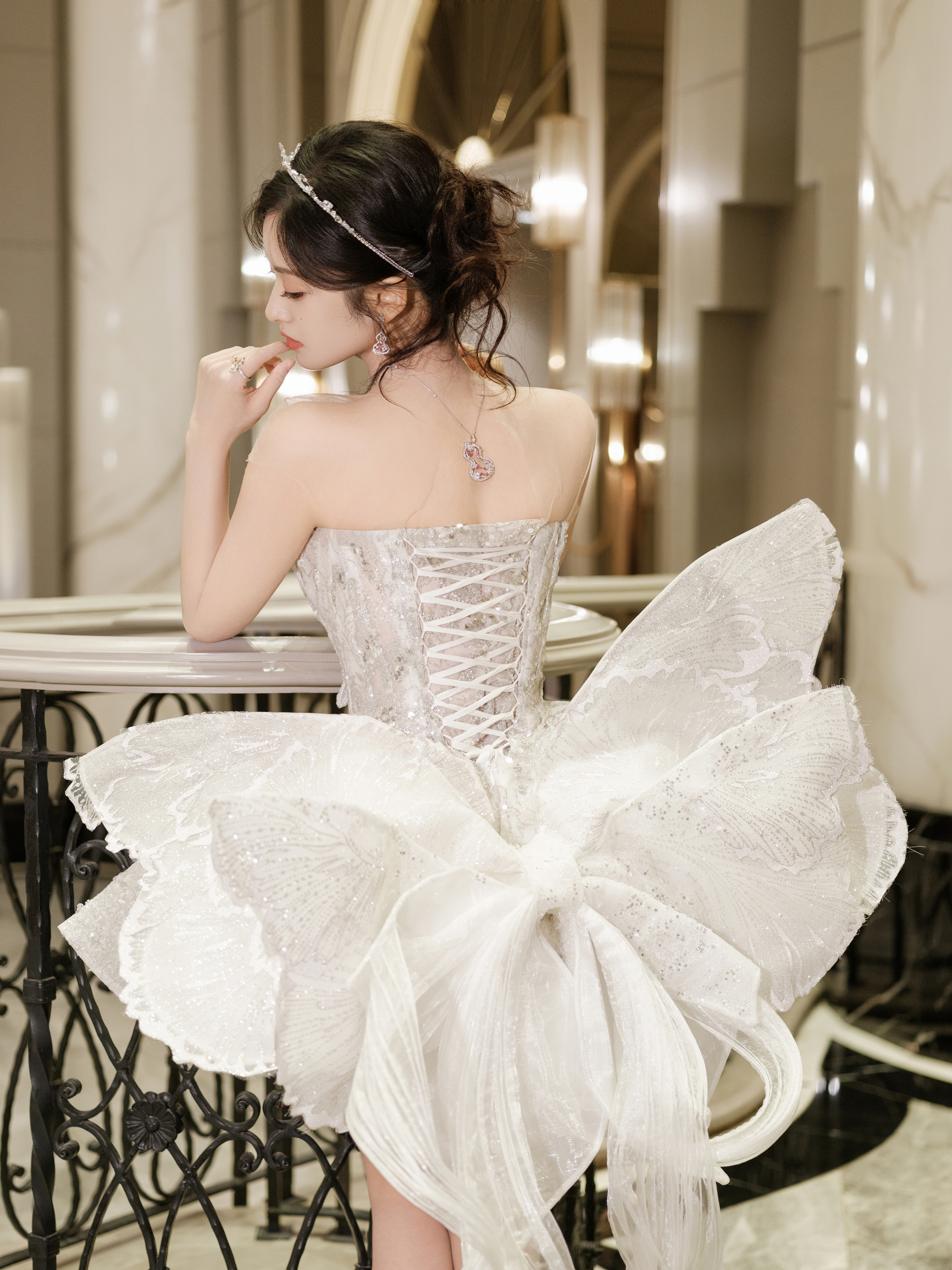 👠沈月秦岚说沈月确实漂亮