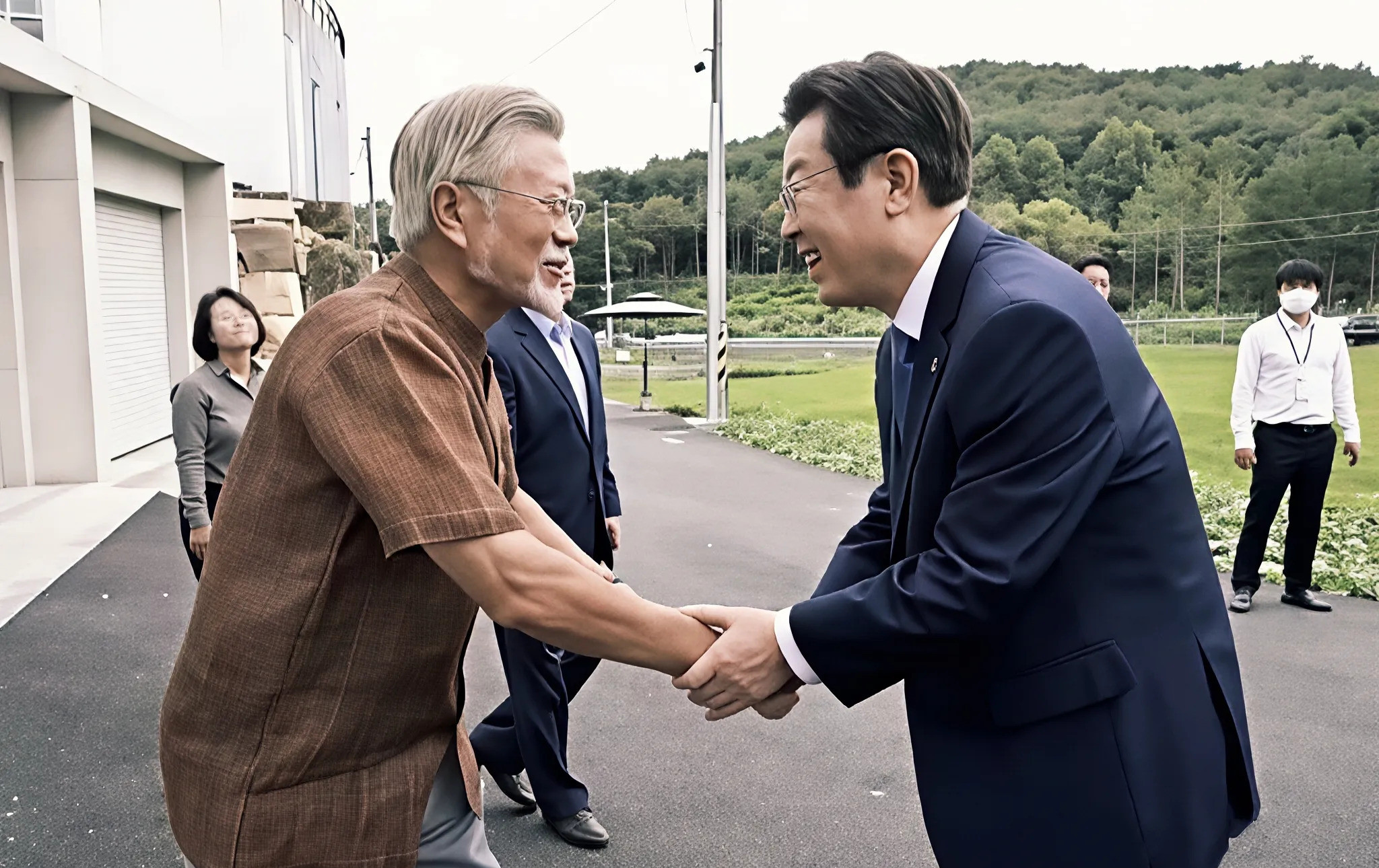 文在寅李在明：兄弟再聚首---真