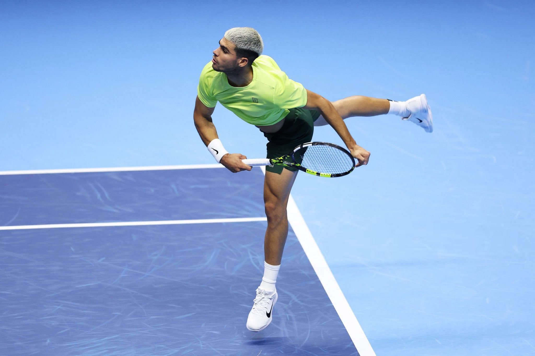 阿尔卡拉斯奉献了一场精彩的逆转胜利！在首盘落败，次盘处于不利局面下，阿尔卡拉斯最