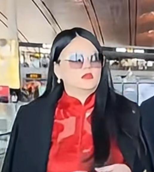 听说富婆李湘跑路了，有人爆料她和女儿王诗龄移居英国、拿了外籍身份，被解读为想跑路