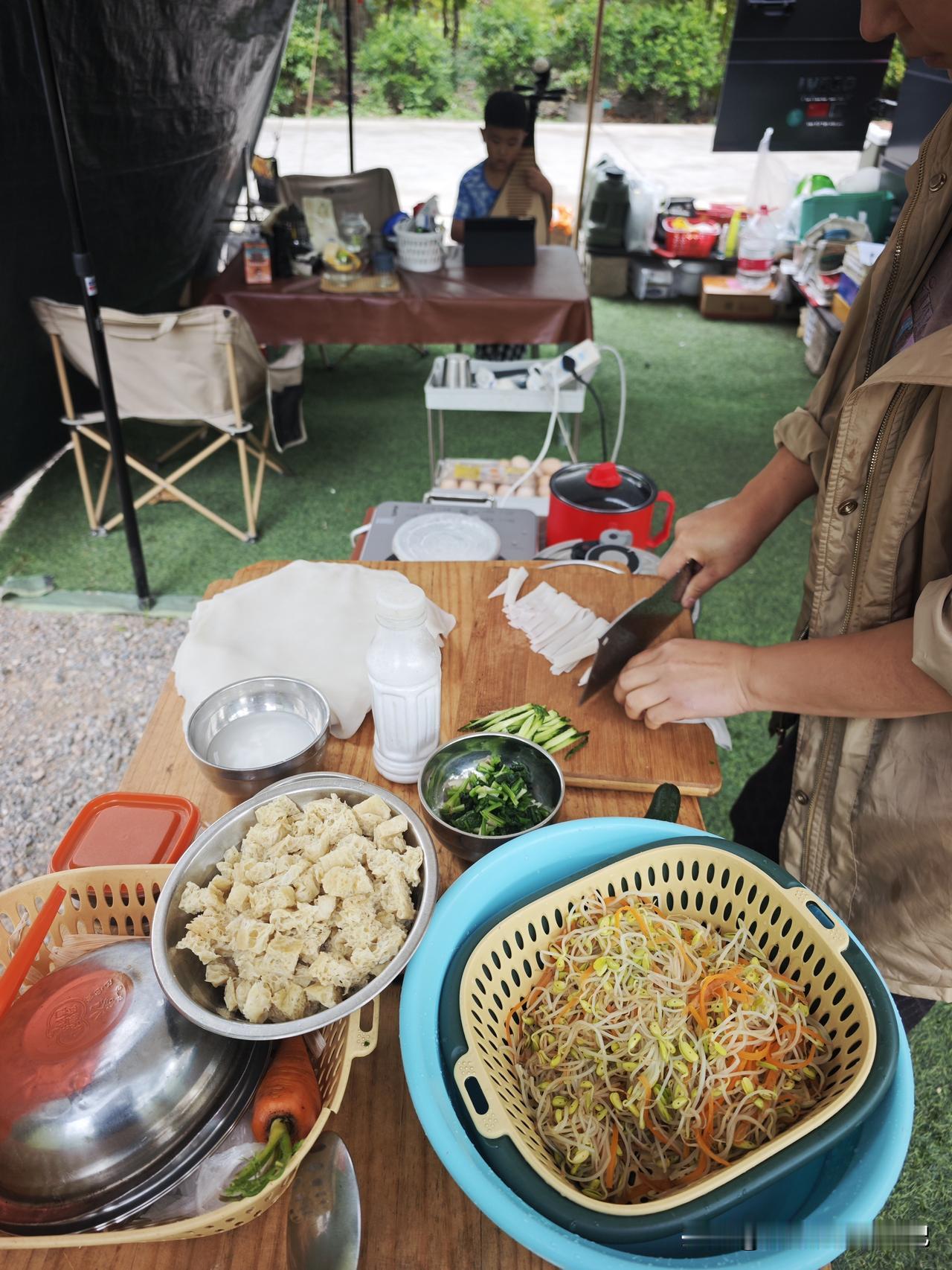 晒图笔记大赛自驾游第546天，在元江窝冬第61天。今日待在营地无事，爱人动手复刻