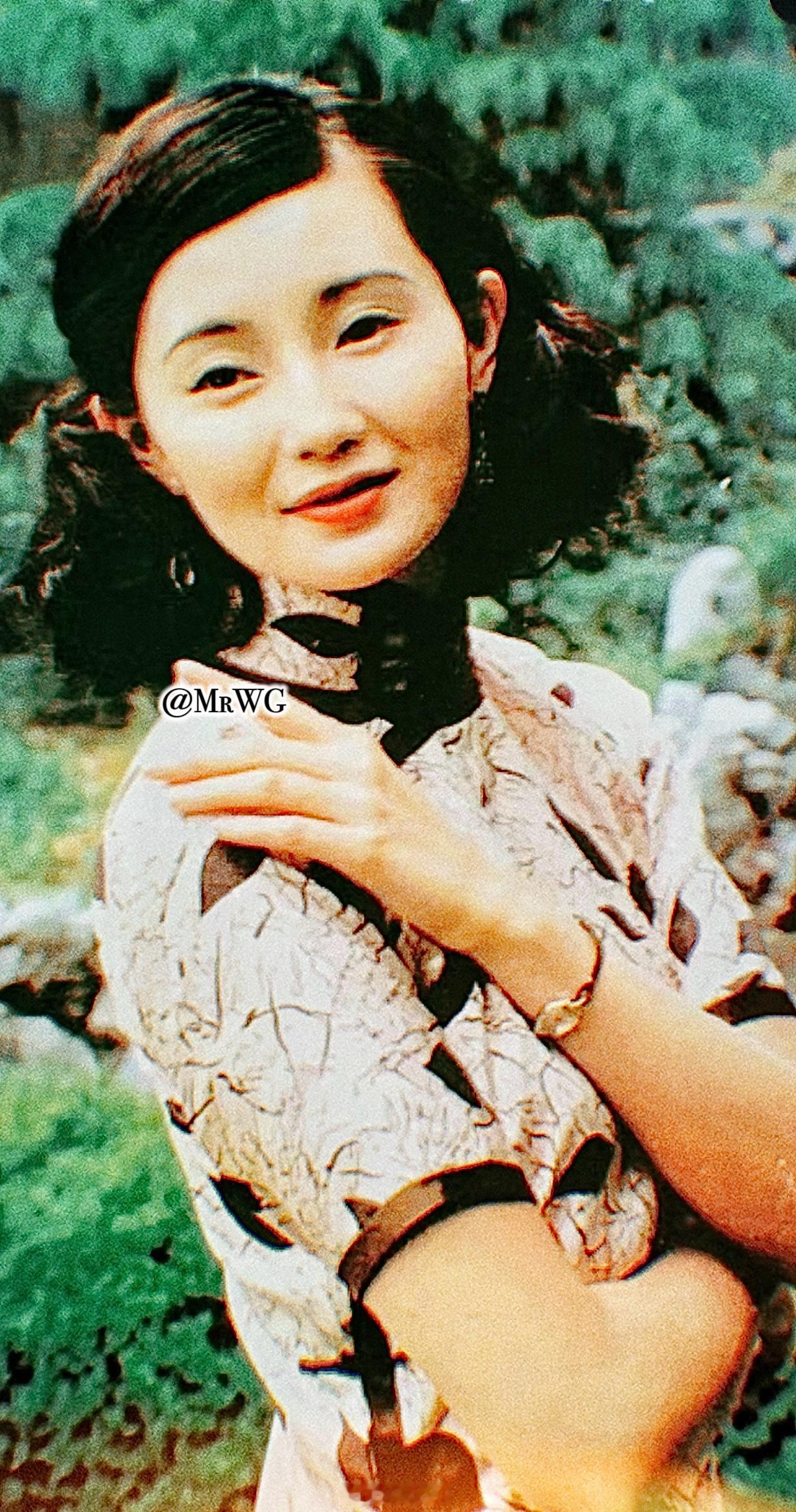 张曼玉独家扫描每一帧画面，都藏着她无数的美，散发专属张曼玉的星辉✨，用光