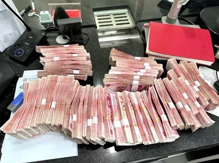 3成人存款超过50万元恭喜！你身边有多少人存款超50万的吗？我认识的大都是一般