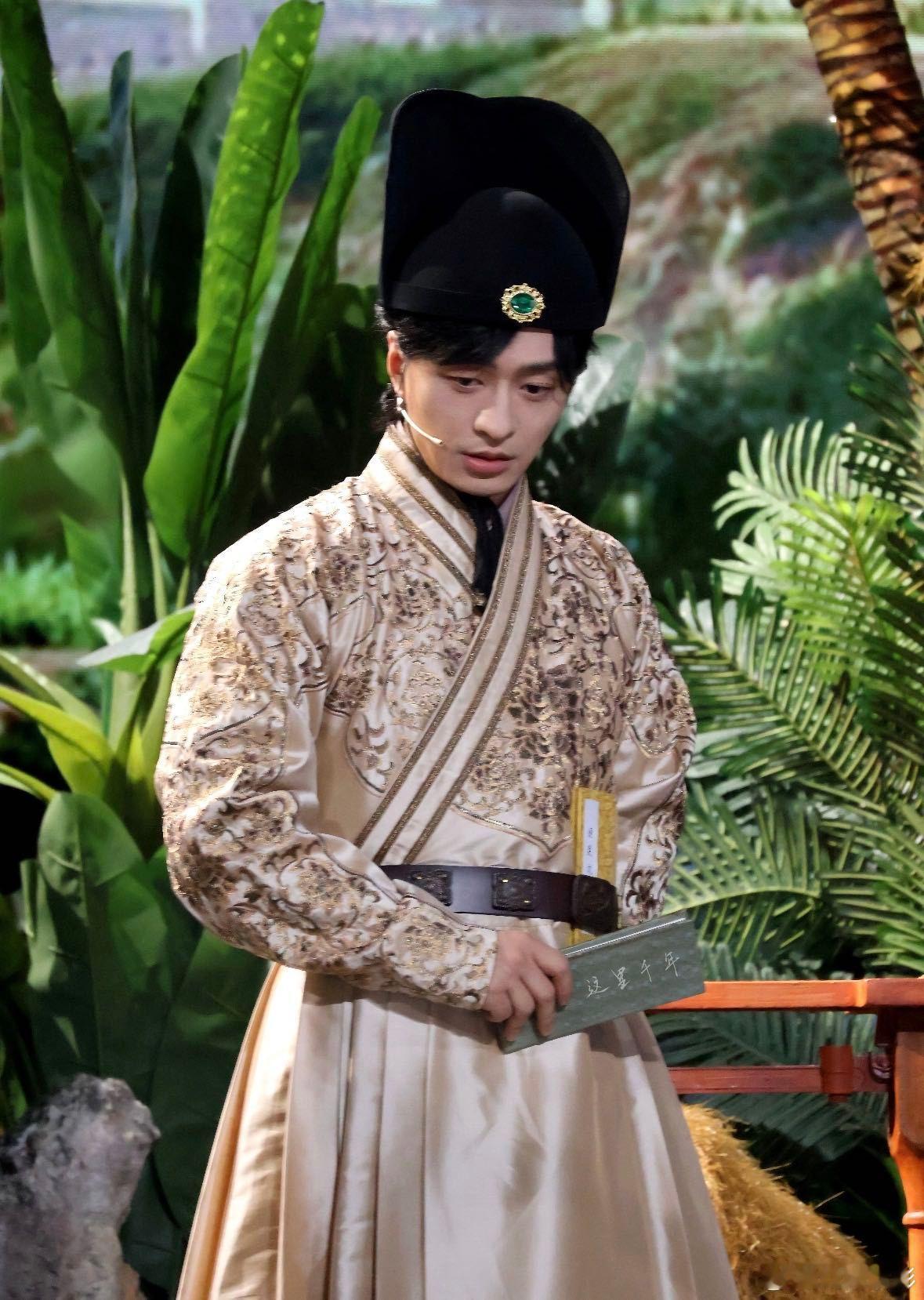 郑和到现代旅游也得买速通票谁懂啊郑和到了现代也得被景区割韭菜，三冠岛门票五百文