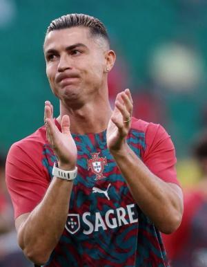 C罗3次越位1次过人失败从“入选靠表现不靠资历”到5.8分全场最低，中间只隔了