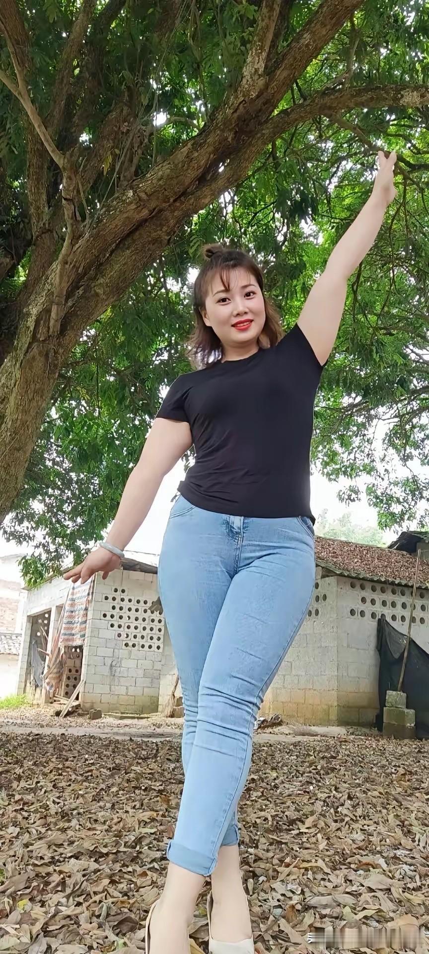 顶级的男人都是没有老婆的但是他有一大堆孩子为什么只找女人生孩子从来都不