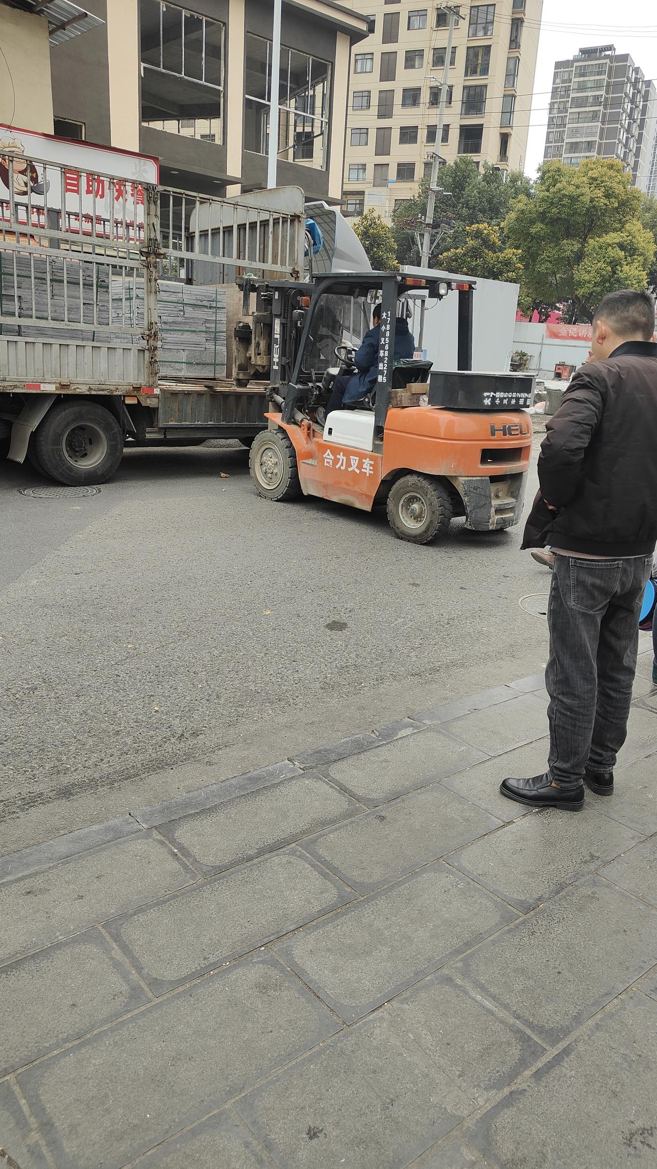 叉车到底用的什么高强度钢或者用的几千兆帕热成型钢反正一般的车真扛不住