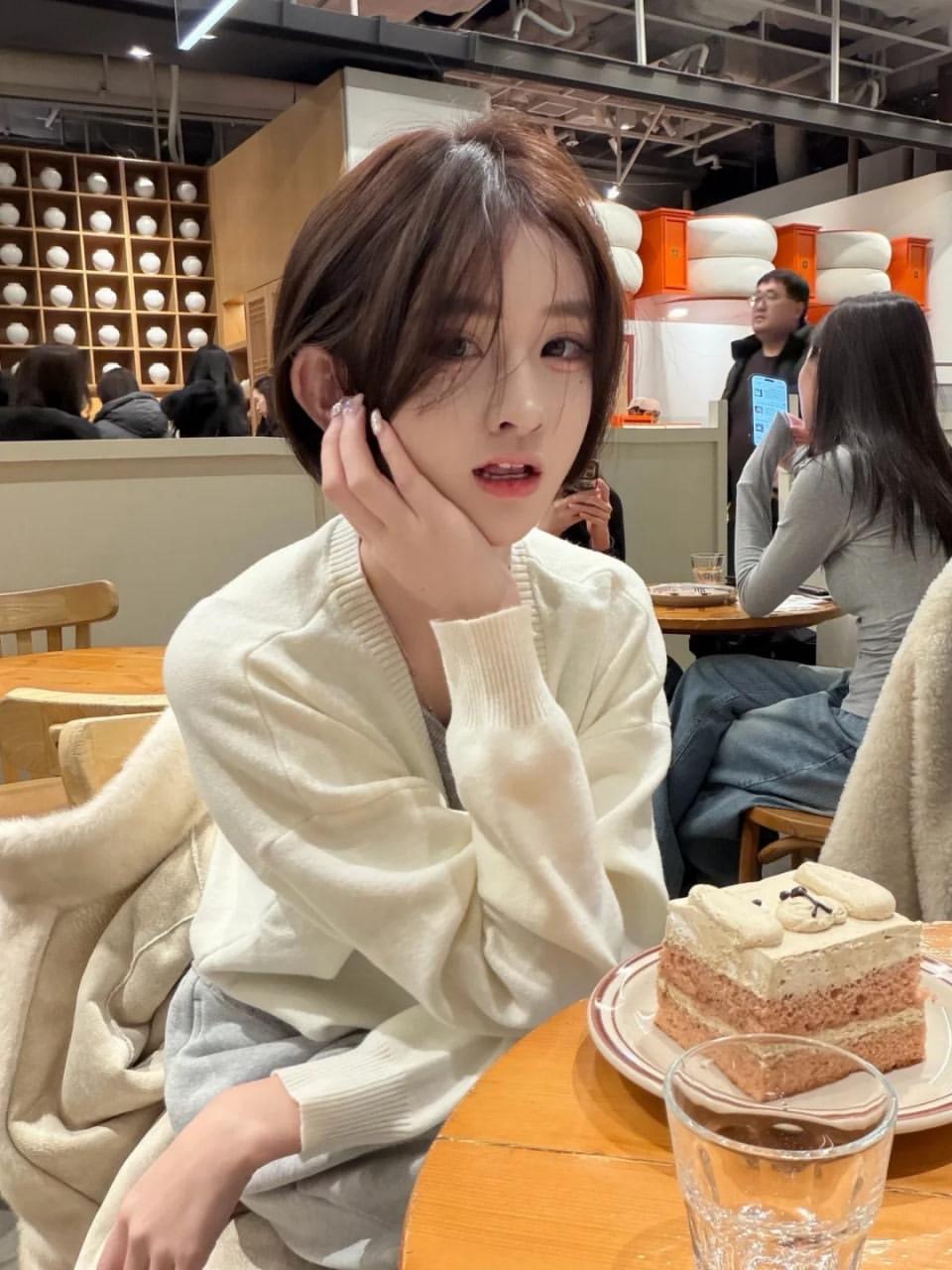 短发女生的日常穿搭也能这么美！