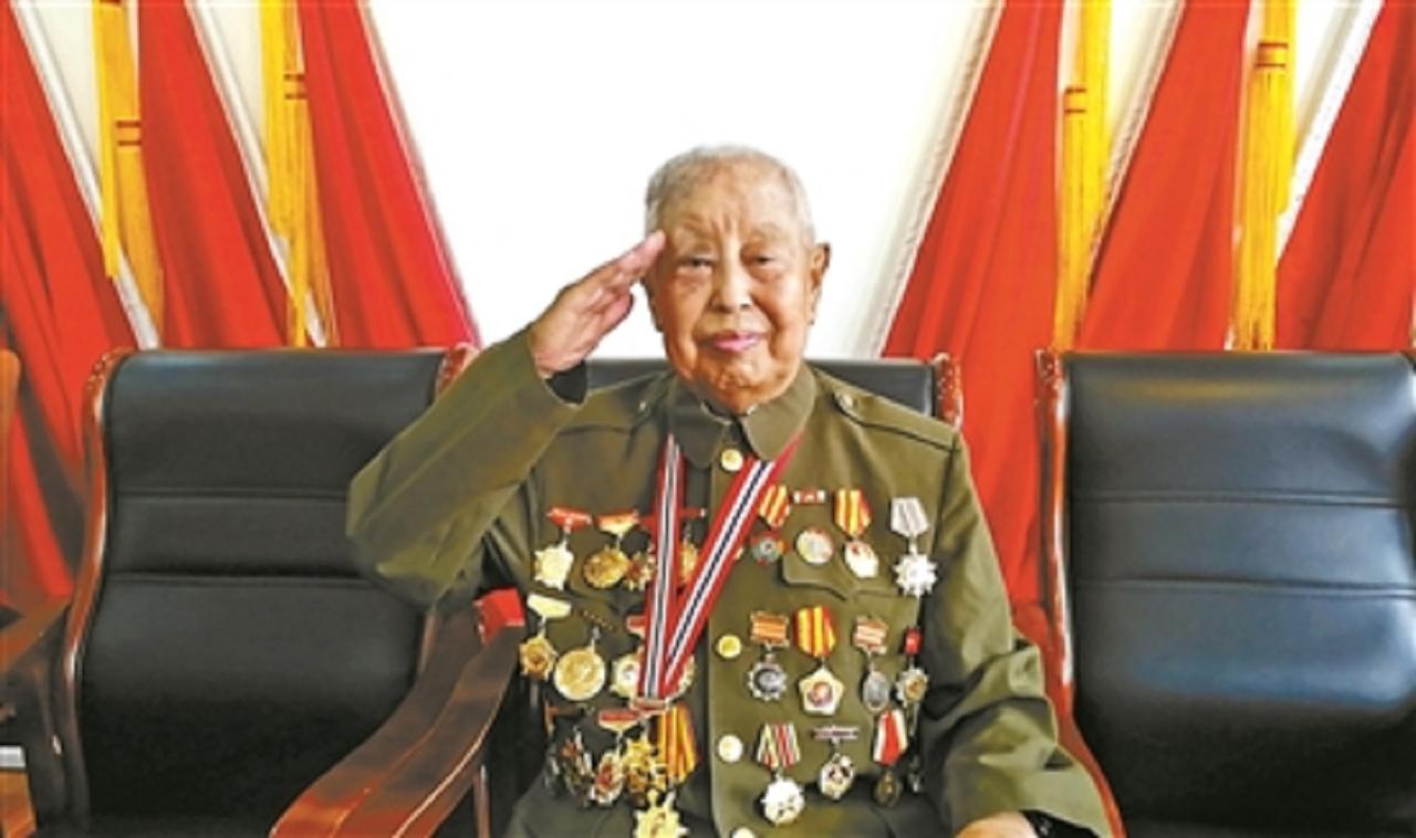 高玉宝（1927年4月6日－2019年12月5日），祖籍山东黄县，出生于辽宁瓦房