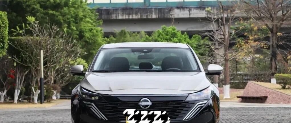 天籁鸿蒙座舱意想不到的试驾体验朋友让我陪他去试东风日产天籁鸿蒙座舱新款。到4S店