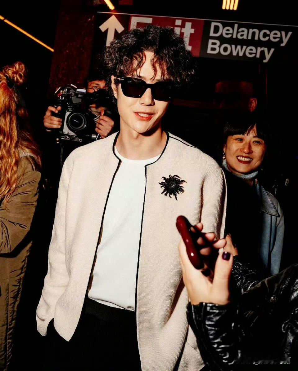 这一次活动TIKTOKVOGUE，ELLEUS主页，都只有王一博一个亚洲面