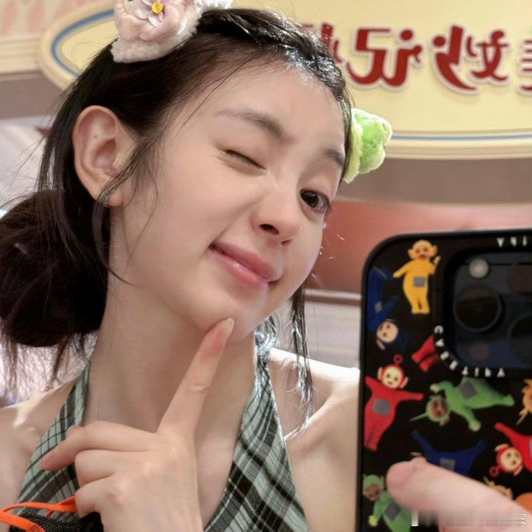 捕捉到一个田曦薇小兔子🐰ฅ≽^⦁⩊⦁^≼琳娜贝儿🩰🎨​​​