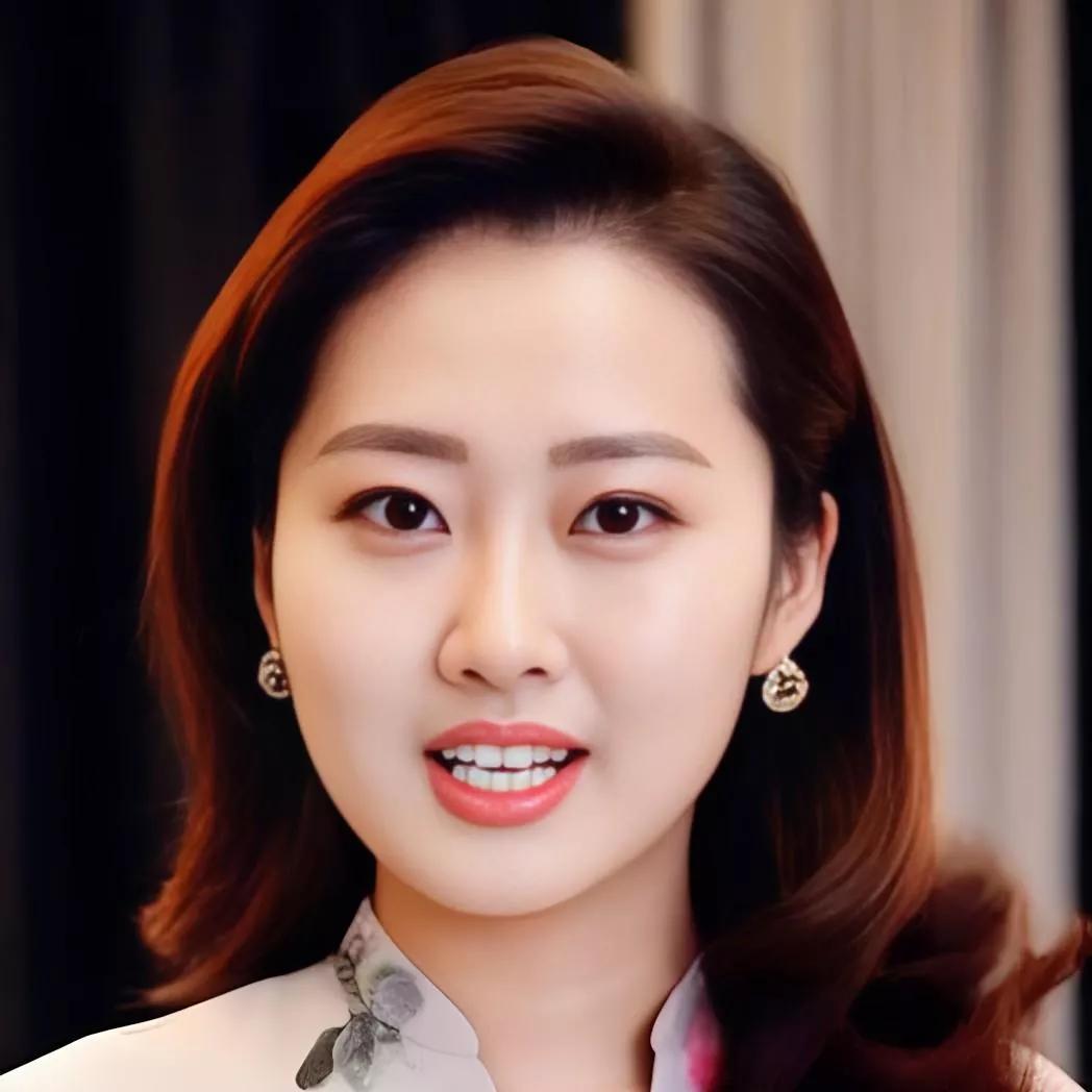 优雅微笑，珍珠耳环，清新妆容，自然美