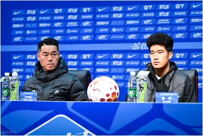 李金羽的球员时代9年在山东，大好的职业生涯时光在济南渡过。今天参加赛前发布会，身