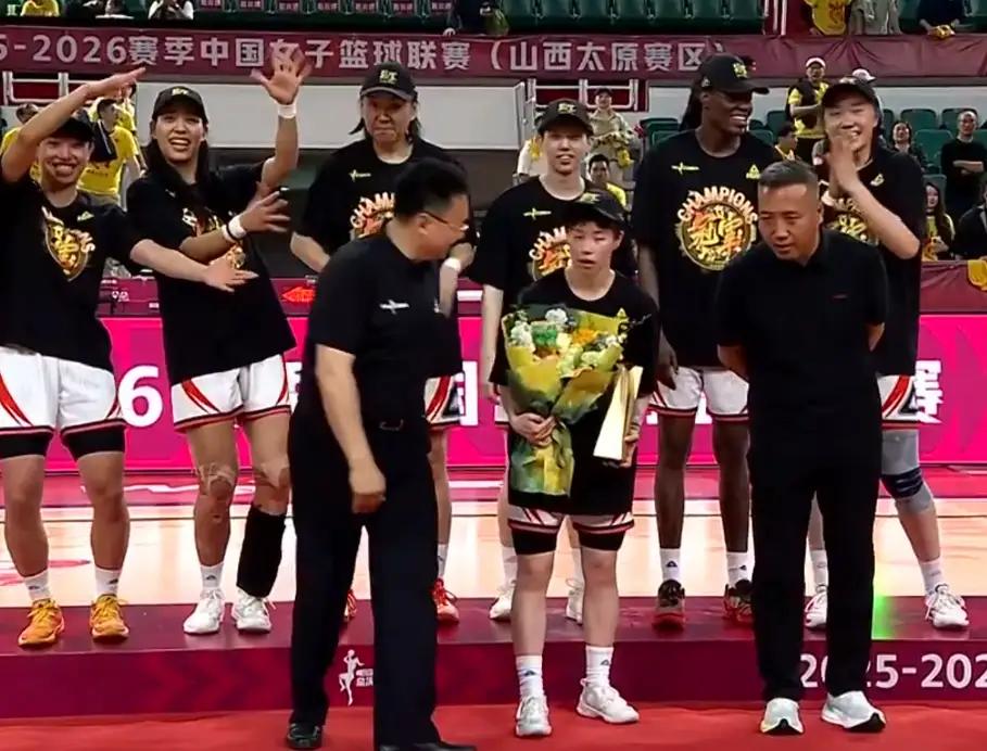 李缘可以归队了。昨晚WCBA总决赛。最后时刻李媛一记三分杀死了比赛。这是整场比赛