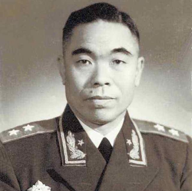 抗美援朝停战之后，曾泽生赴北京汇报工作，受到毛主席接见。交谈当中，曾泽生主动提出