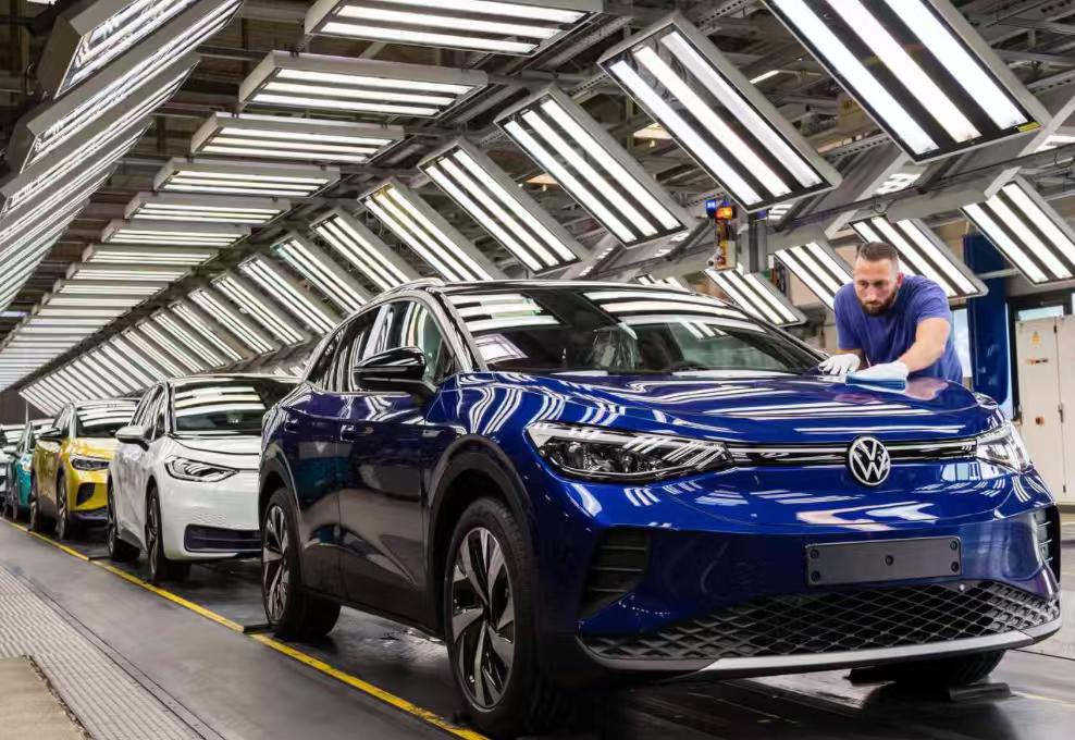 欧洲电动汽车销量仅落后中国三年交通与环境(T&E)的最新研究表明，如果欧洲保持