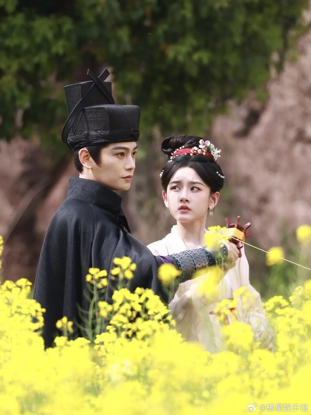 丁禹兮和宋祖儿新剧路透怎么样，两位去放风筝了