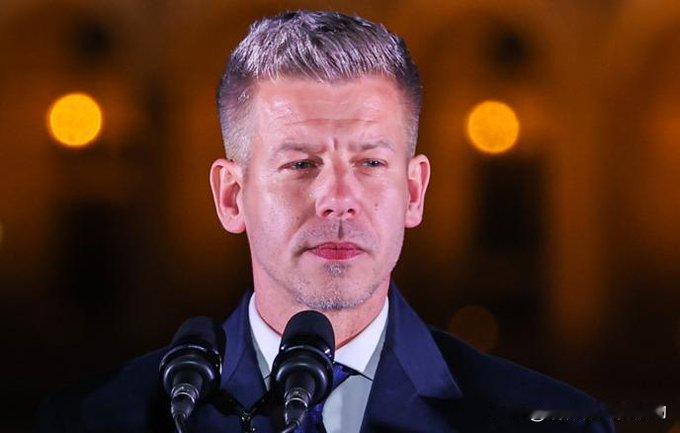 欧尔班的寡头们正在把数十亿美刀转移到海外，主要是美帝、阿联酋、乌拉圭等引渡比较困