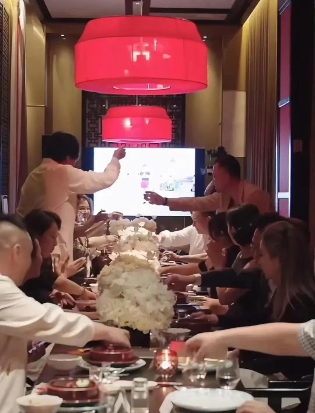 秦昊估计现在做梦都能笑醒！不是因为他得了什么大奖，也不是因为她的演技，而是伊能