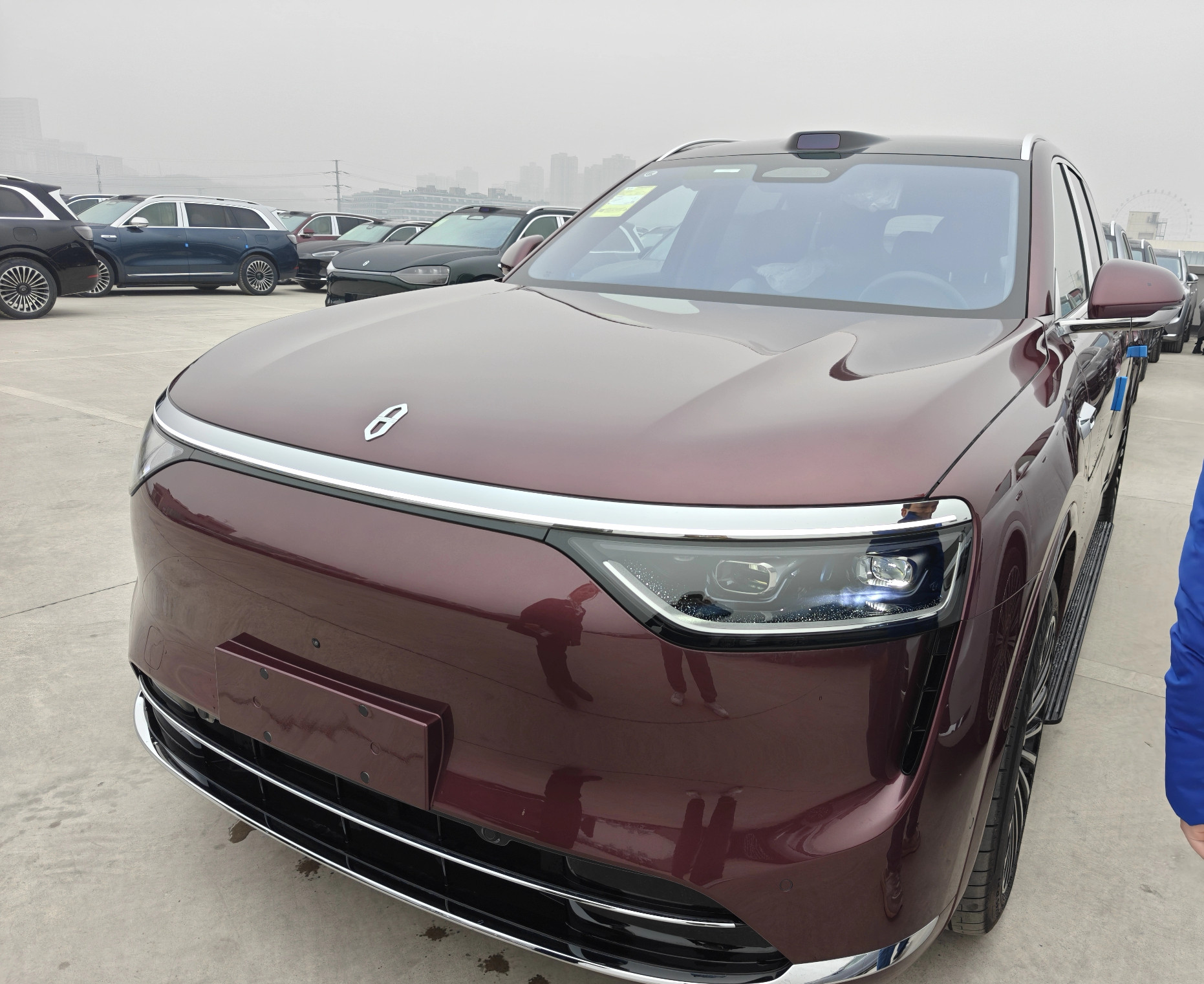 问界品牌仅用46个月实现百万辆整车下线的里程碑，问界M9更以27万辆交...