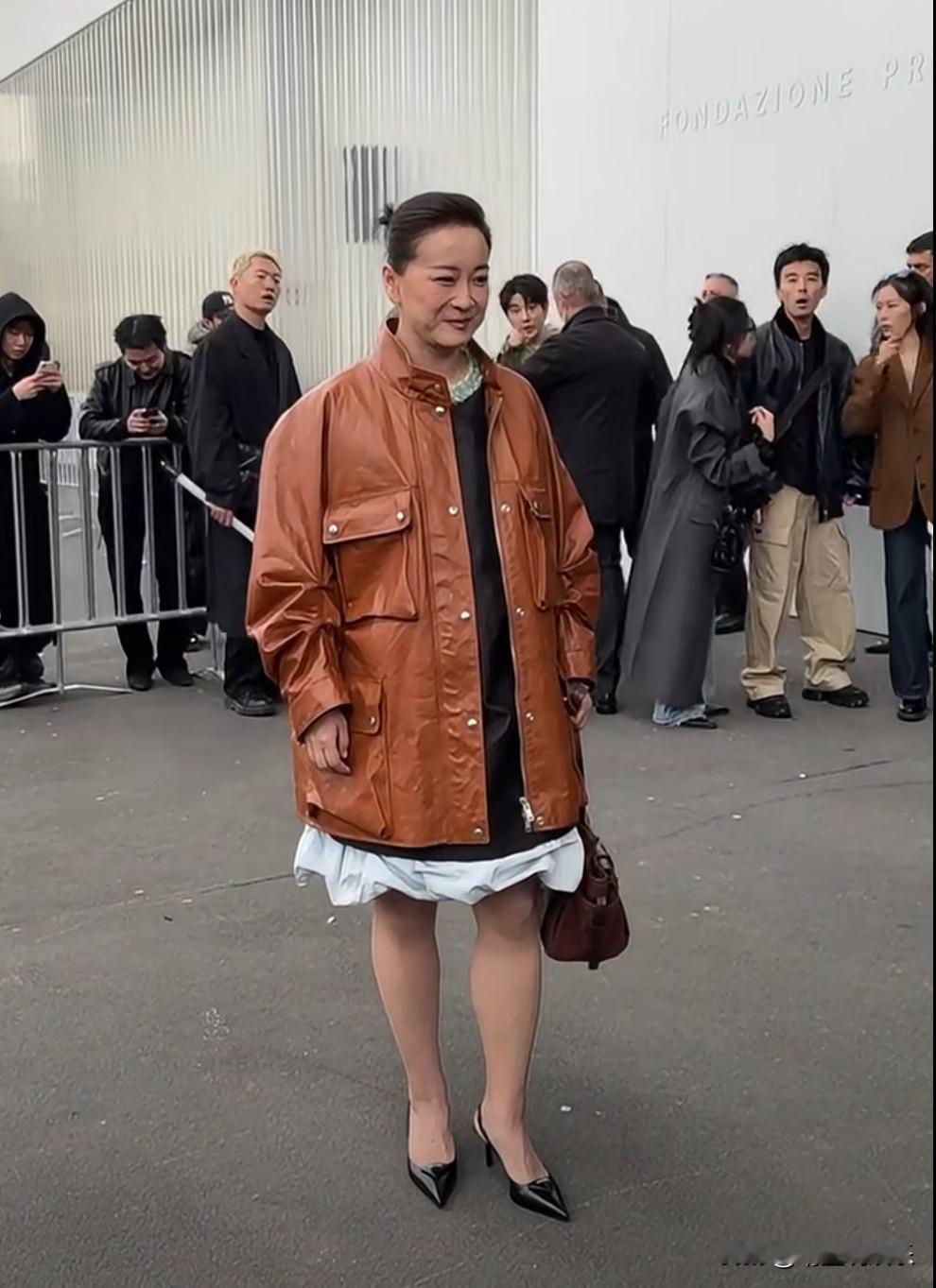 说句实话，贾玲瘦下来挺美的啊，为什么总有人说她瘦下来面相变了，不讨喜了什么的？