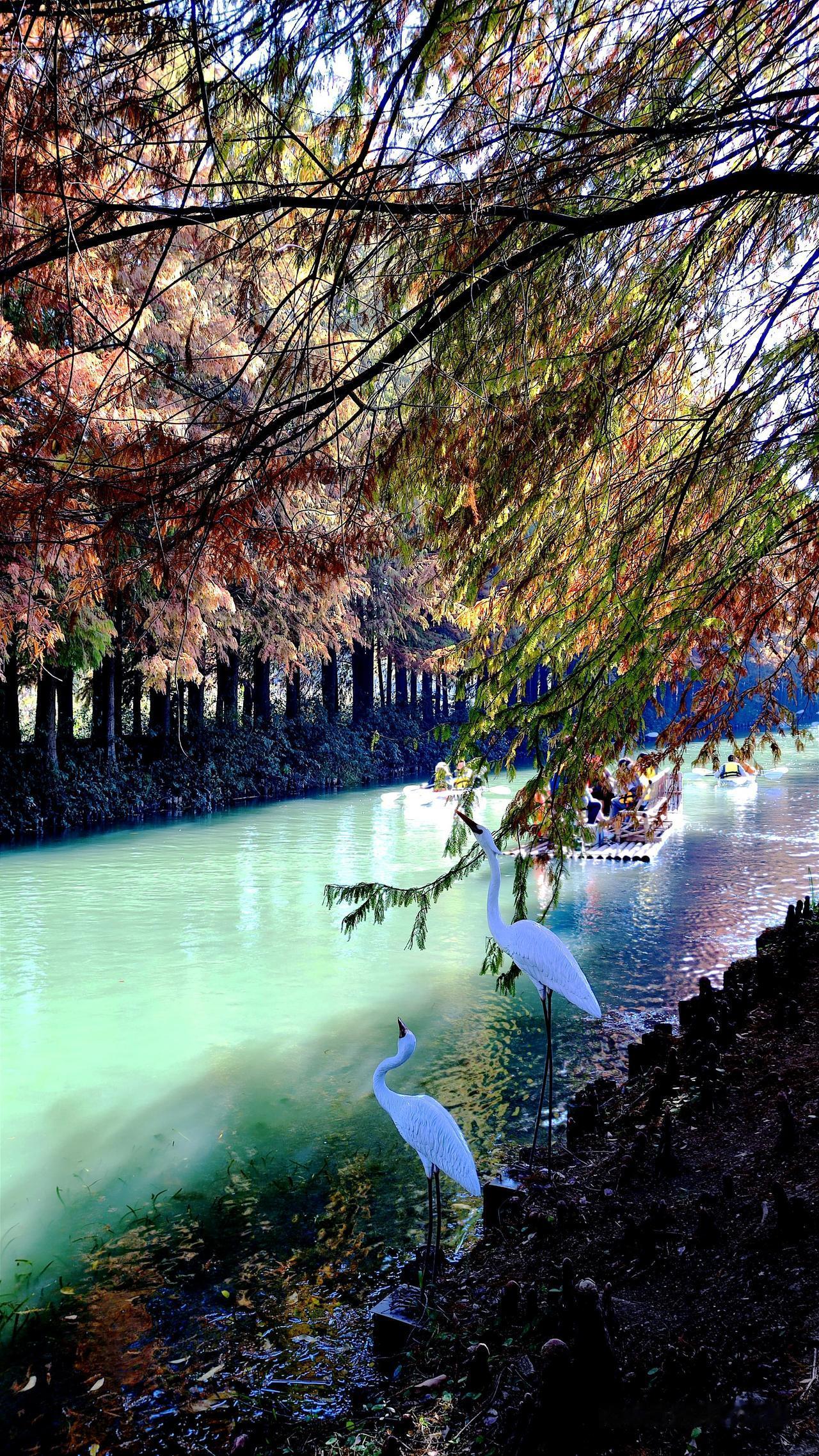 解析：上联“琴棋书画”属文人雅事，凸显才情学识的广博；下联“柴米油盐”为日常俗务